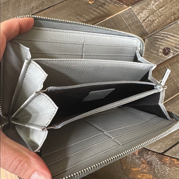 Gucci Marmont GG Zip Around Logo Wallet - Picture 9 of 11